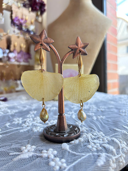 Pendientes pétalos de orquídea amarilla