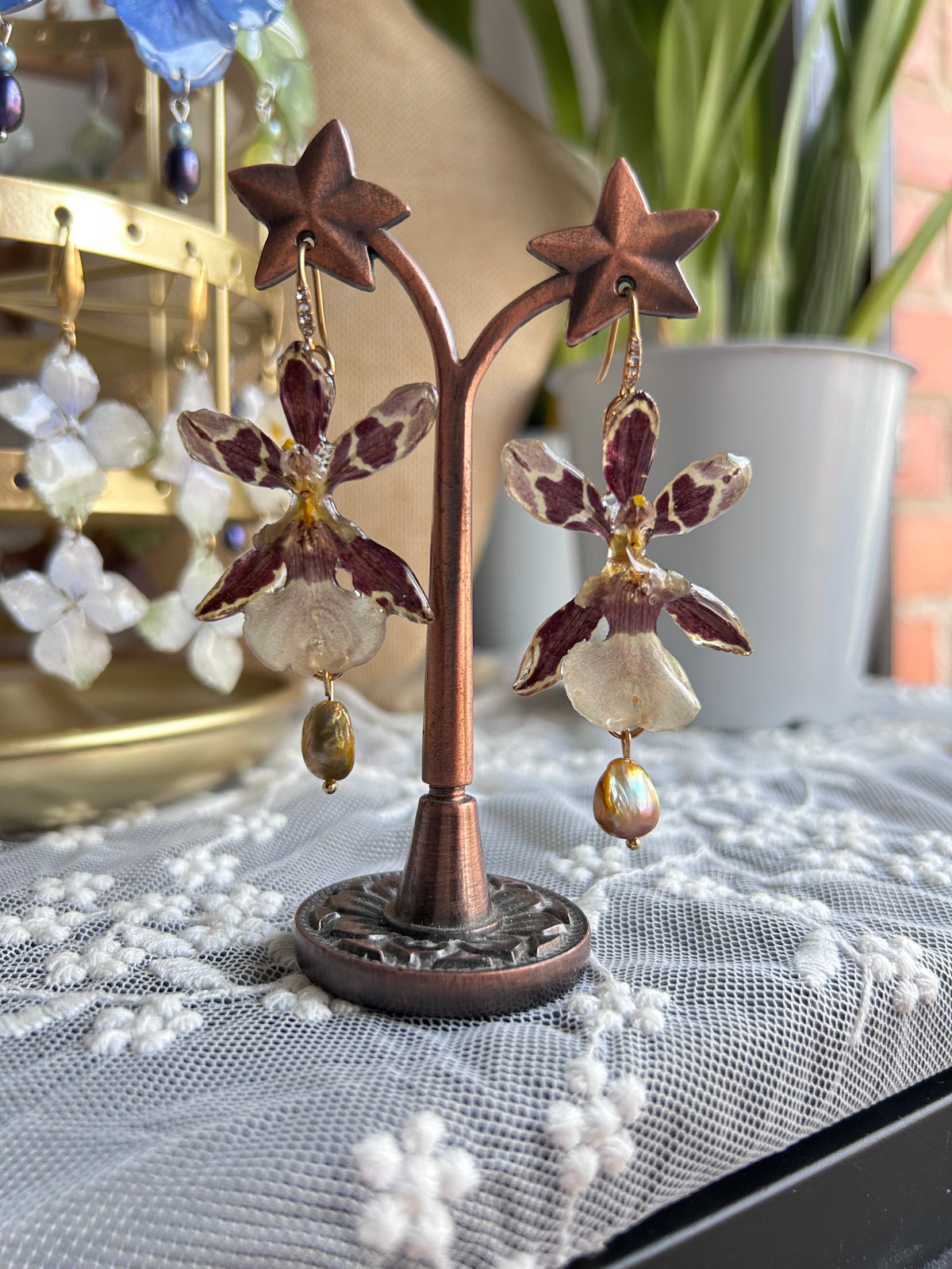 Pendientes exotic orchid Brown